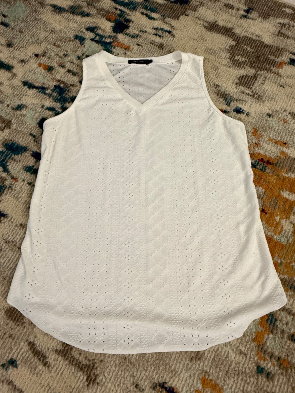 White sleeveless eyelet pointelle vneck tank boho cottagecore blouse medium top